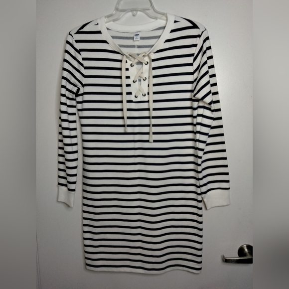 Old Navy Dresses & Skirts - Old Navy (Sz M) Navy & Cream Stripe Cotton Blend LS Lace-Yoke French Terry Dress